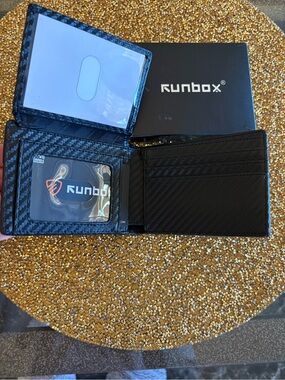 Runbox NWT Men’s Slim Black Carbon Fiber Leather Wallet - Bifold Card Holder